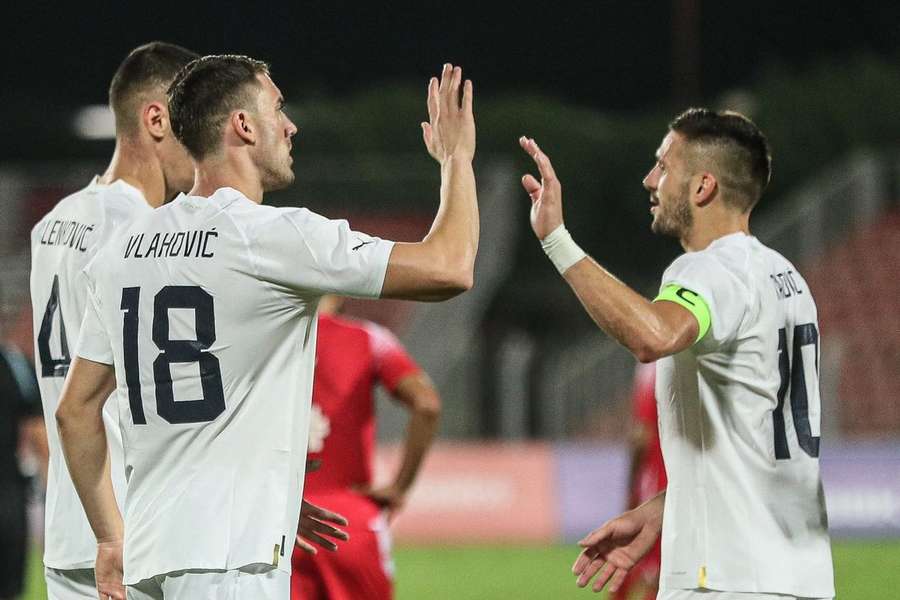 Vlahovic e Tadic celebram