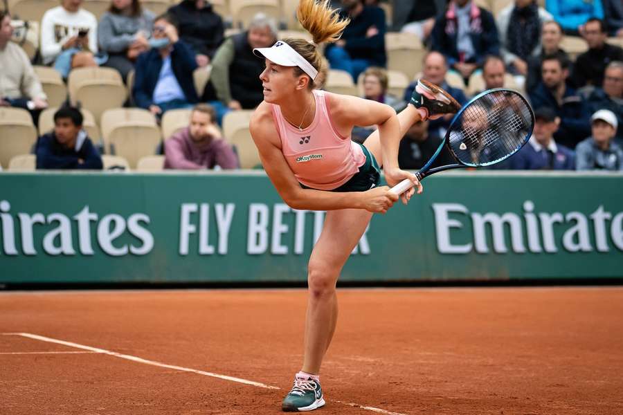 Linda Nosková při své grandslamové premiéře na letošním French Open trápila v prvním kole Emmu Raducanuovou.