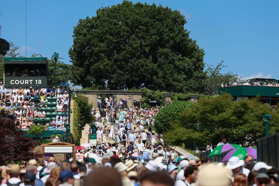 er Streit um das Preisgeld geht auch beim Rasenklassiker Wimbledon weiter.