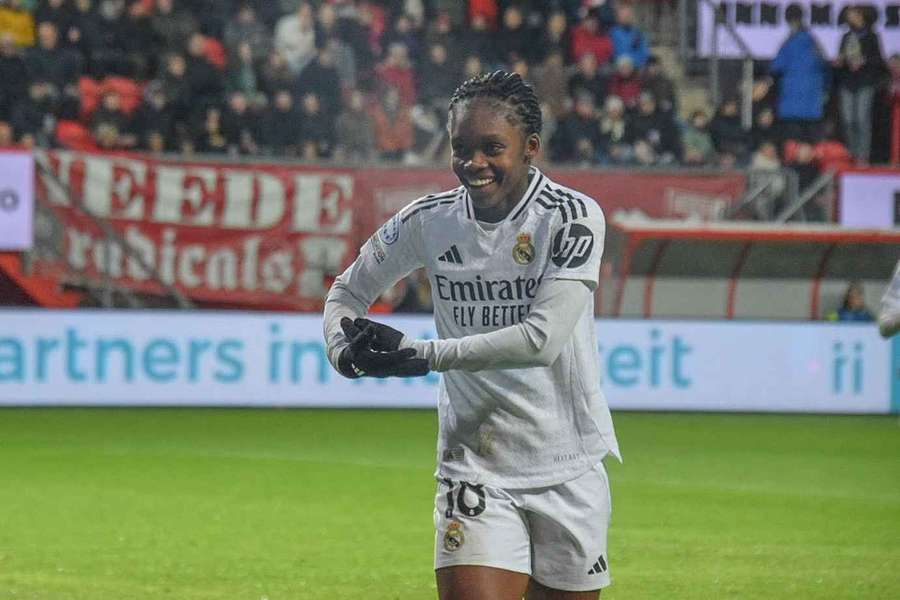 Linda Caicedo celebra su gol ante el Twente