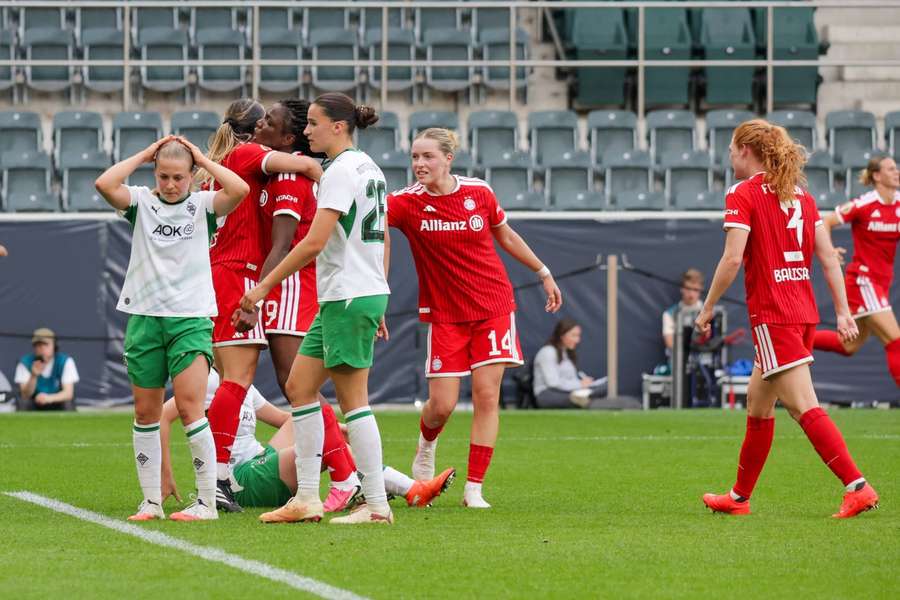Die Bayern-Frauen sind in Mönchengladbach knapp an einer Blamage vorbeigeschrammt. Die Bayern-Frauen sind in Mönchengladbach knapp an einer Blamage vorbeigeschrammt.