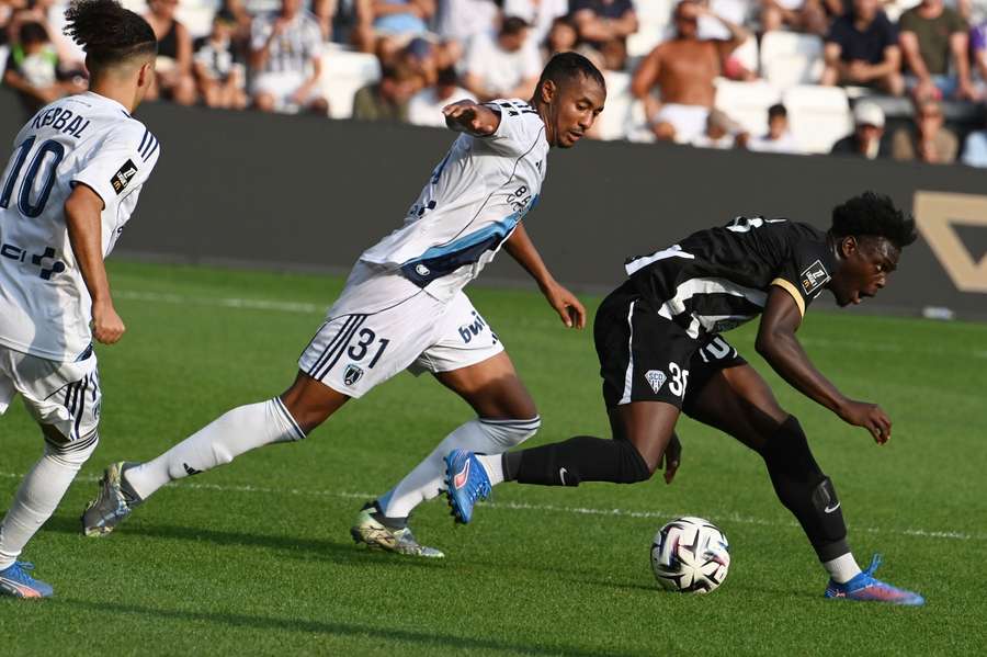 Paris FC contra o Angers no fim de semana passado
