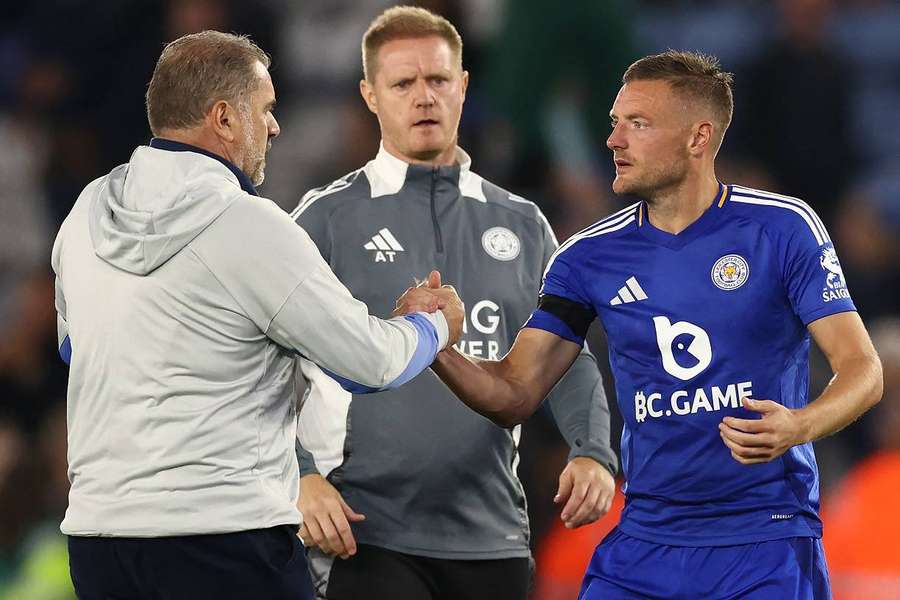 Jamie Vardy et Angelos Postecoglou à la fin de la rencontre. 