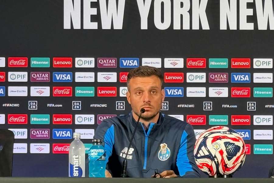 Martín Anselmi, técnico do Porto, em entrevista coletiva