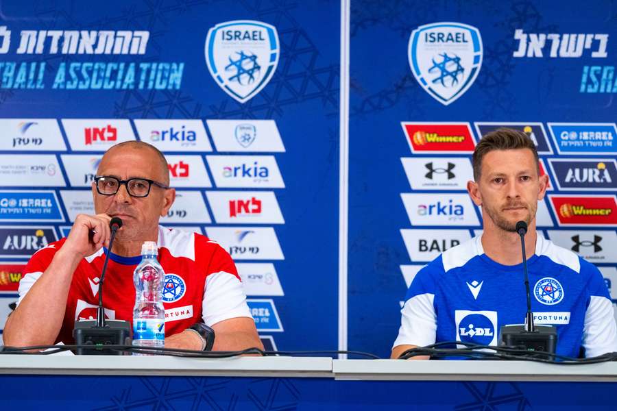 Calzona a Hrošovský na tlačovej konferencii.