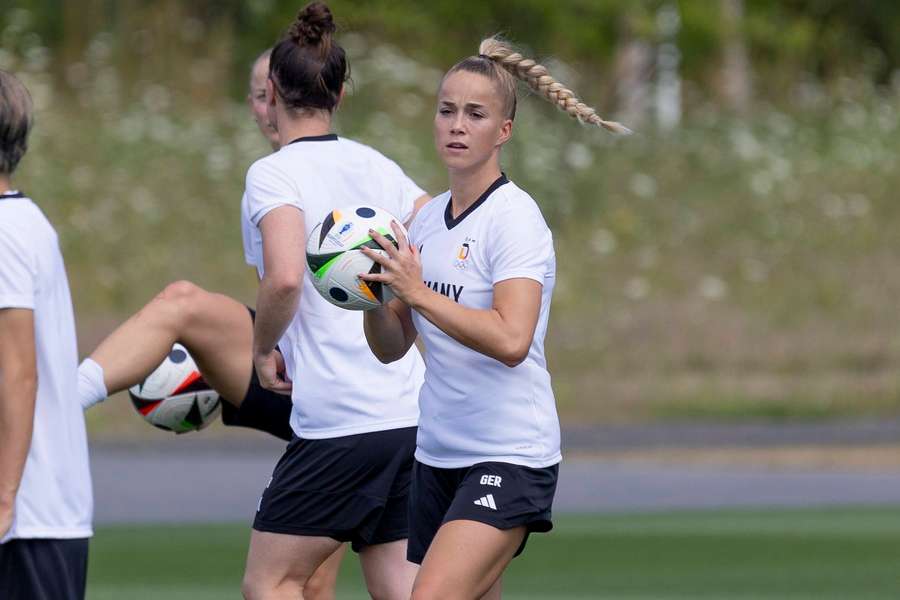 Gwinn durante um treino da seleção da Alemanha