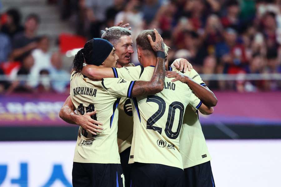 Lewandowski cieszy się z gola przeciwko Seul.