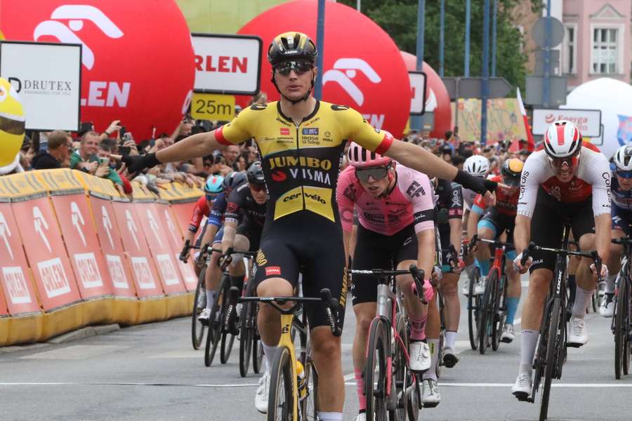 THolender Kooij wygrał czwarty etap Tour de Pologne w wietrznych warunkach