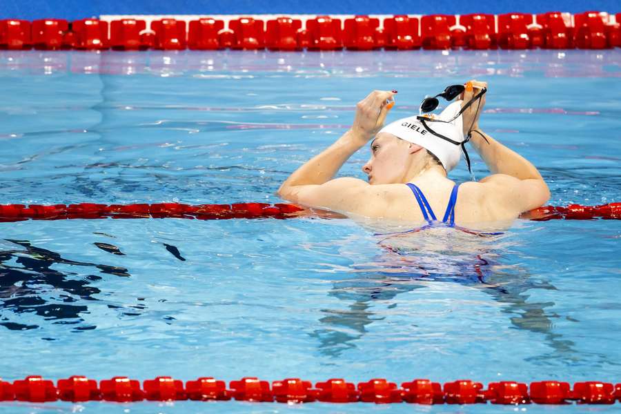 Tessa Giele na afloop van de halve finale 100 vlinder