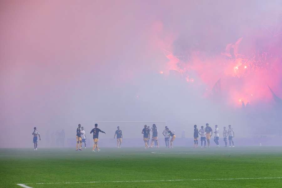 Dianie počas duelu Hajduku proti Ajaxu. Dianie počas duelu Hajduku proti Ajaxu.
