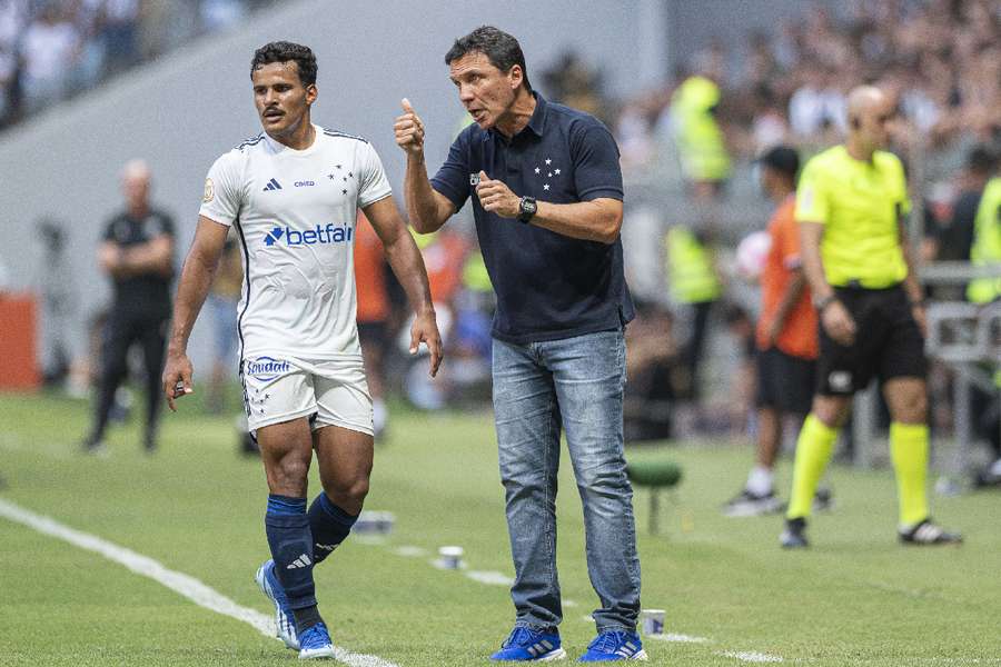 Zé Ricardo esteve por último no Cruzeiro, clube onde acabou demitido