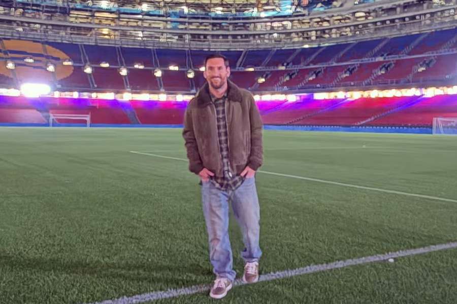 Messi SHOCKS Barcelona (& Laporta) with Nou Camp visit Messi SHOCKS Barcelona (& Laporta) with Nou Camp visit
