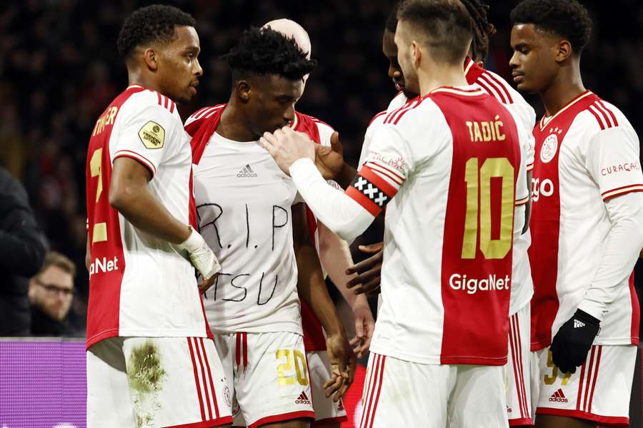 Ajax wint overtuigend van Sparta Rotterdam en werkt met vier goals aan zelfvertrouwen