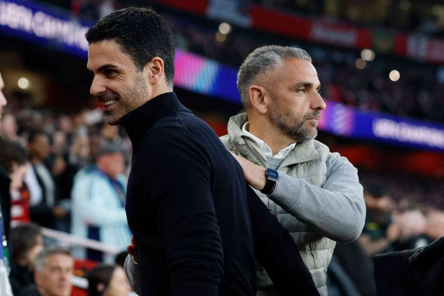 Rui Borges com Mikel Arteta, treinador do Arsenal