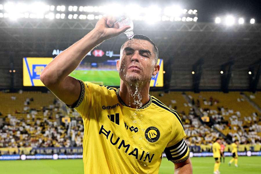 Ronaldo obejmuje Félixa i Ângelo, którzy brali udział w akcji bramkowej Ronaldo obejmuje Félixa i Ângelo, którzy brali udział w akcji bramkowej