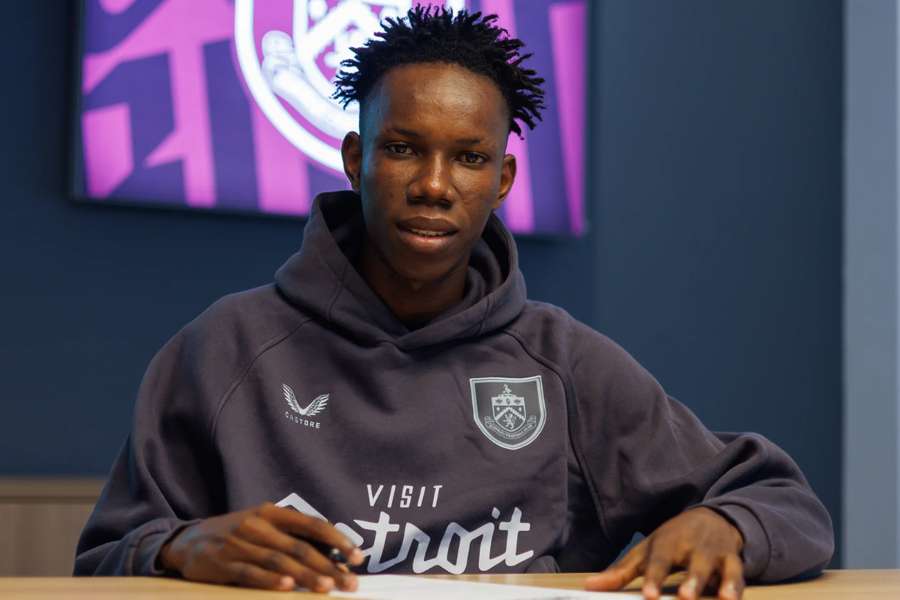 Burnley sign Angolan teenager Delfim Luwawu Burnley sign Angolan teenager Delfim Luwawu