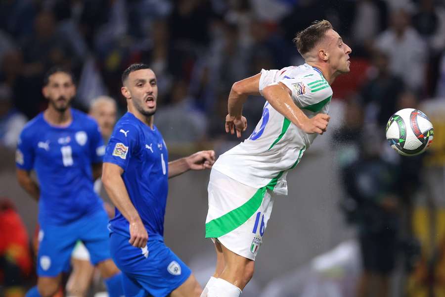 Davide Frattesi marca el primer gol con el pecho