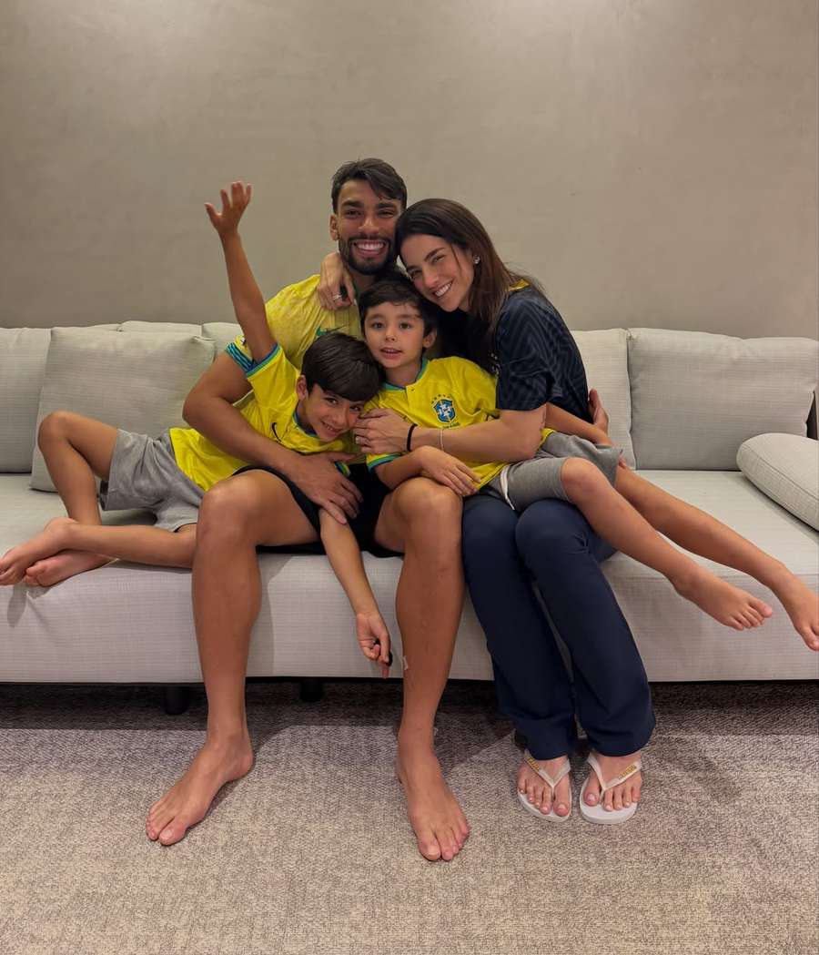 Paquetá, a esposa, Maria Eduarda, e os filhos, Benício e Filippo Paquetá, a esposa, Maria Eduarda, e os filhos, Benício e Filippo