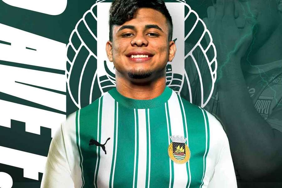 Junior Colina com as cores do Rio Ave