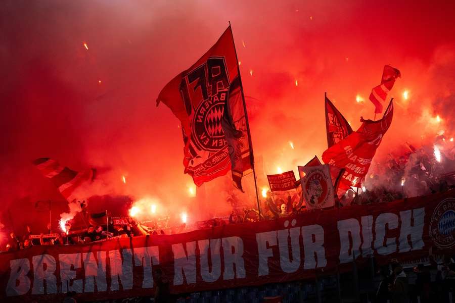 Bayern-Fans zündete im Stadio Olimpico einiges an Pyrotechnik.