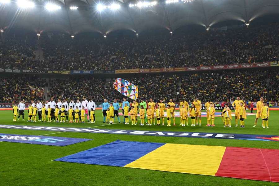 România debutează pe teren propriu