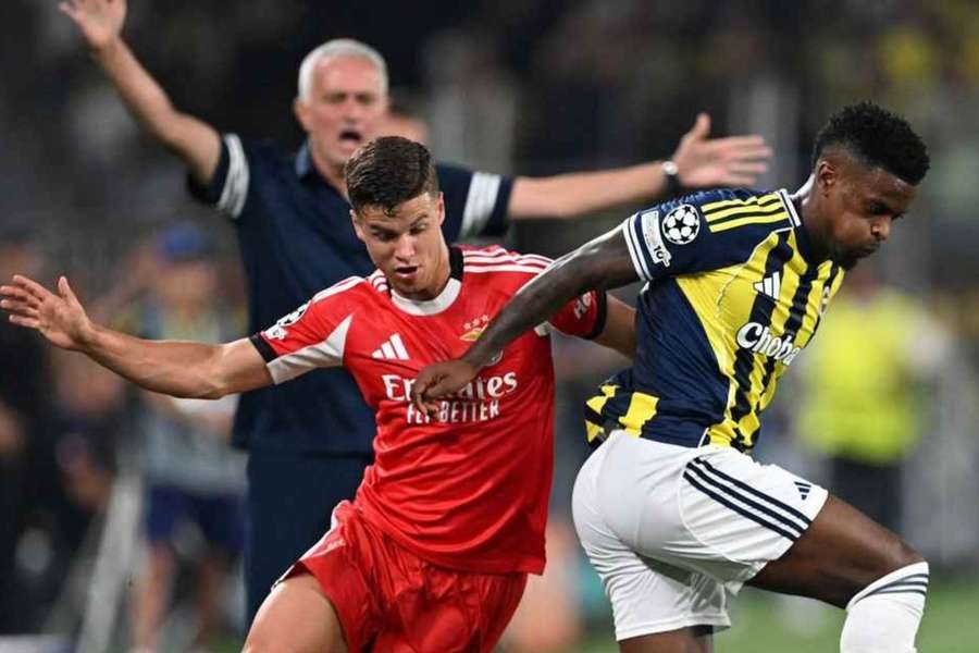 Fenerbahçe e Benfica ficaram no empate em Istambul