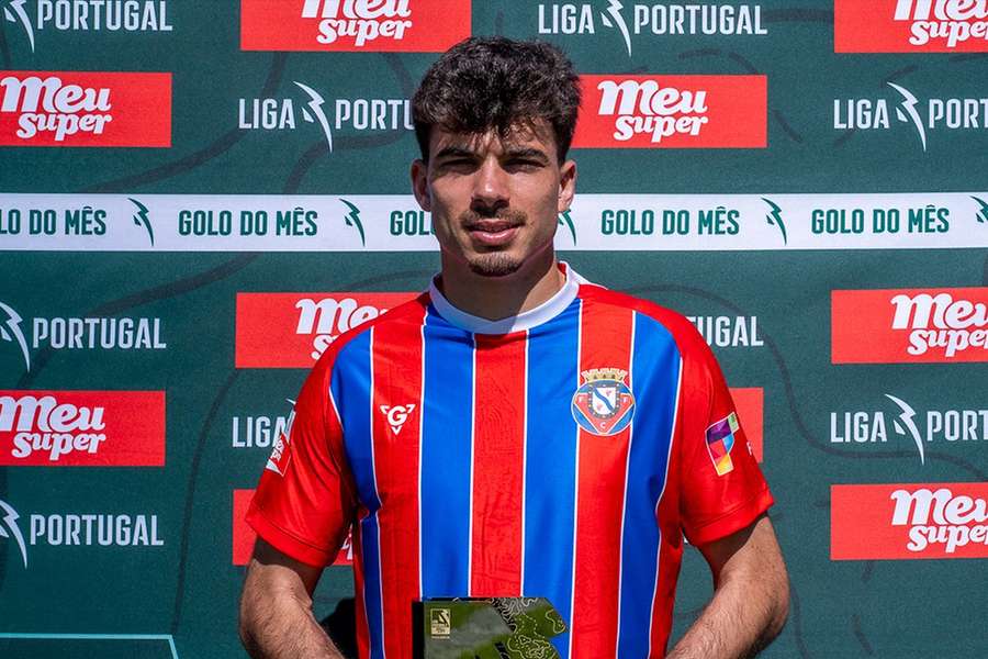 Gabi Pereira com o prémio de melhor golo do mês