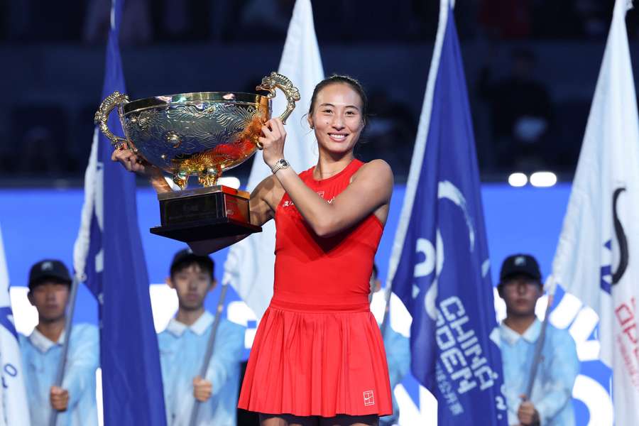 Zwyciężczyni z Pekinu Qinwen Zheng wycofała się z turnieju w Wuhan z powodu kontuzji Zwyciężczyni z Pekinu Qinwen Zheng wycofała się z turnieju w Wuhan z powodu kontuzji