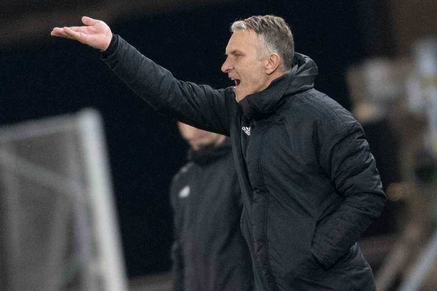 Trenér Slovácka Roman Skuhravý v Edenu.