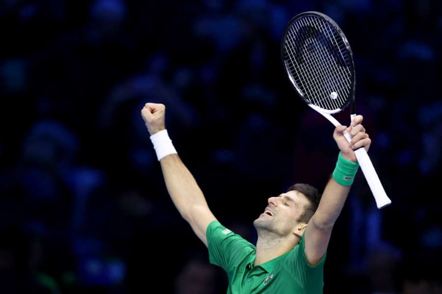 Djokovič je nejstarším vítězem Turnaje mistrů, šestým triumfem vyrovnal rekord Federera