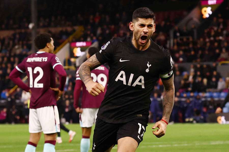 Romero em ação pelo Tottenham