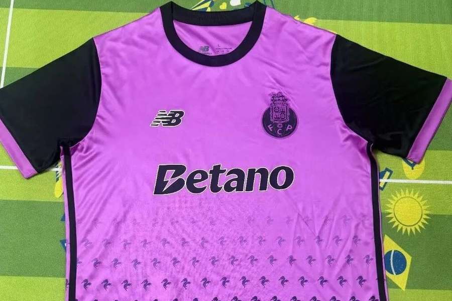 A camisola alternativa lançada pelo "FootyHeadlines" 