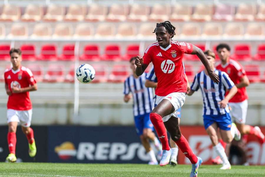 Jair Monteiro em ação contra o FC Porto