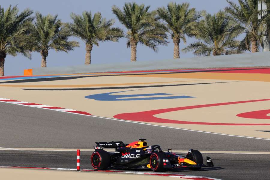 De Red Bull lijkt op het Bahrain International Circuit nog steeds snel te zijn