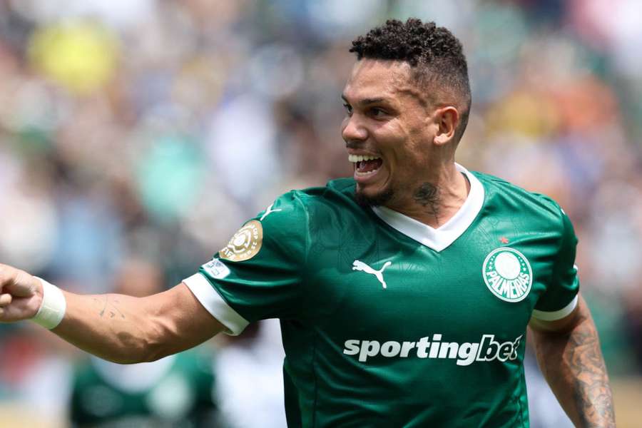 Paulinho ao serviço do Palmeiras