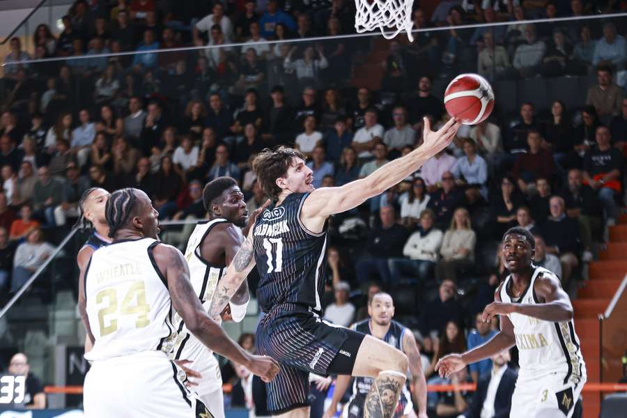 Olejniczak bliski uzyskania "double-double", porażka Tortony w Lega A Olejniczak bliski uzyskania "double-double", porażka Tortony w Lega A