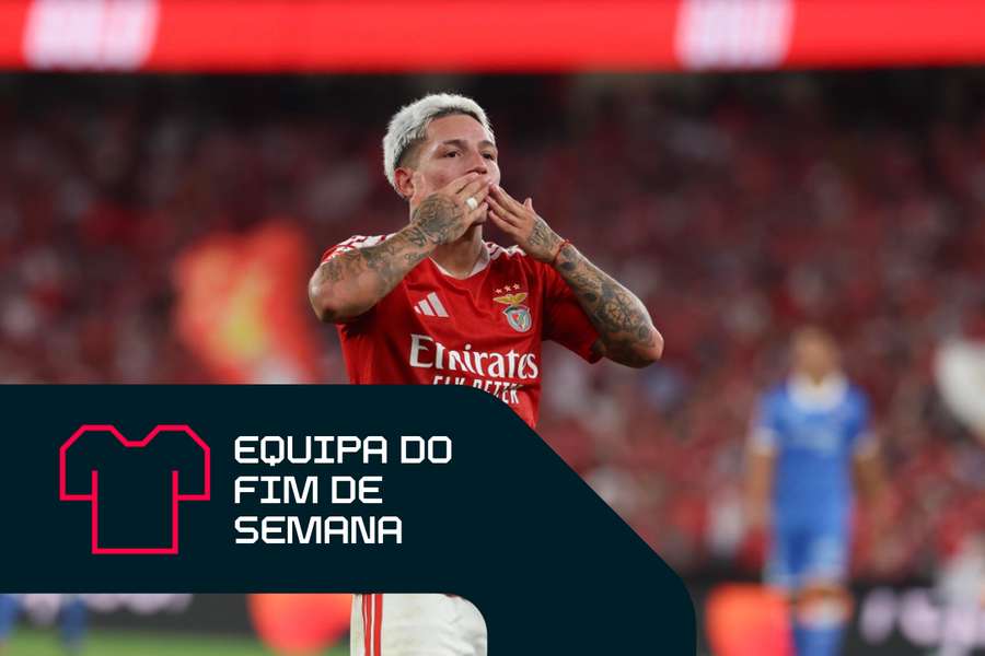 Watkins celebra o seu golo Watkins celebra o seu golo