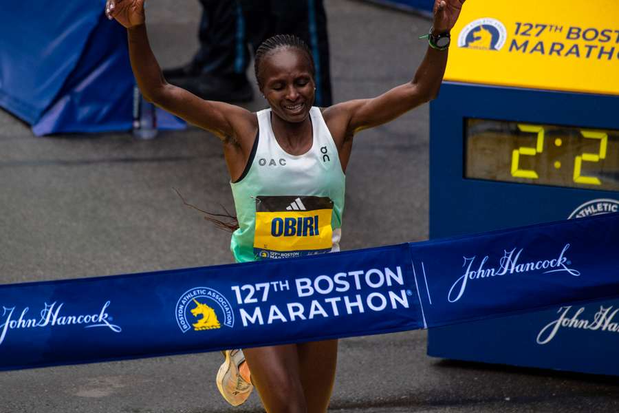 Obiri gana en Boston