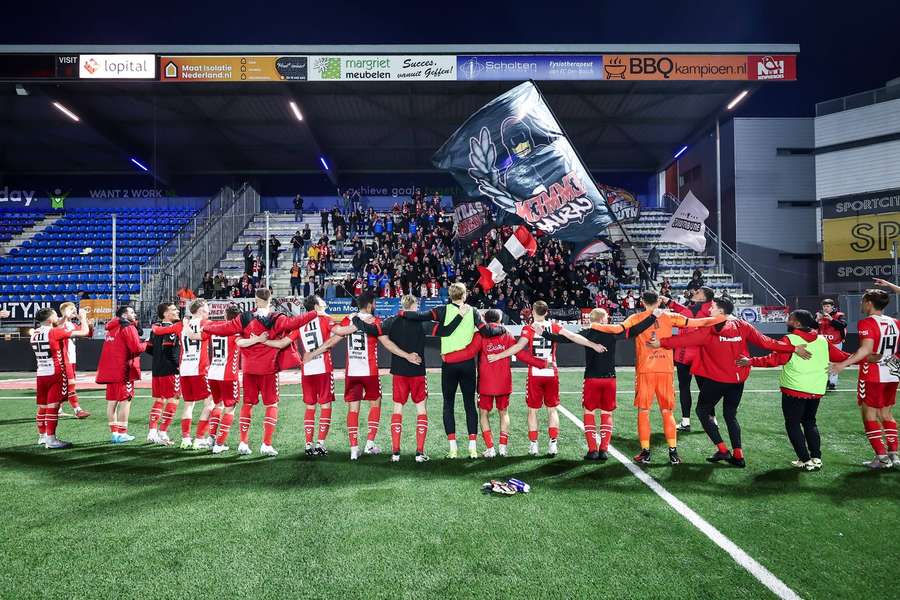 FC Emmen won de uitwedstrijd bij FC Den Bosch en heeft de play-offs nog in zicht