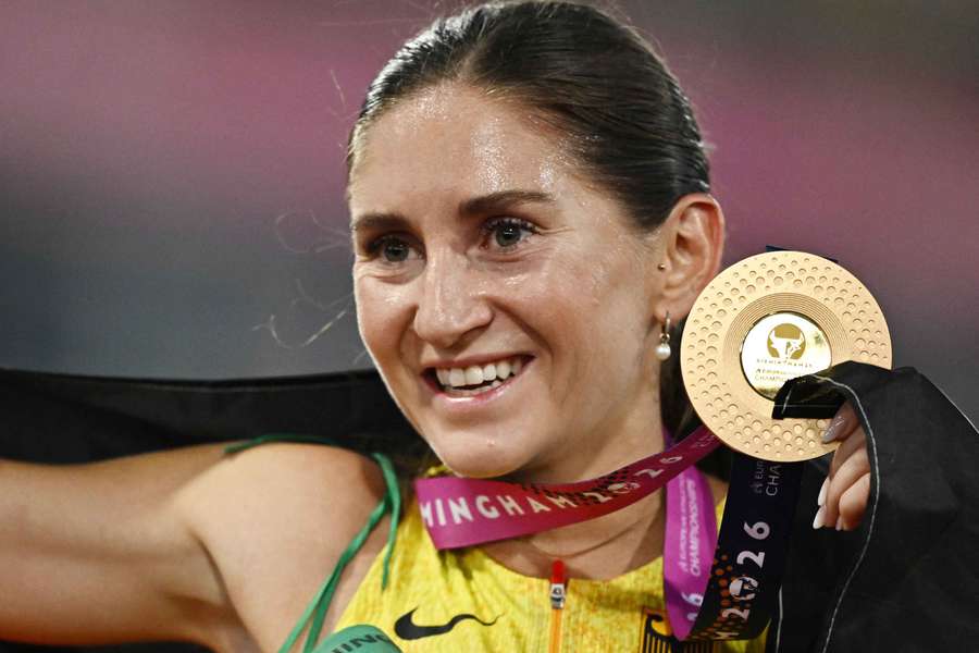Gesa Felicitas Krause mit ihrer Goldmedaille