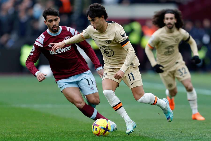 West Ham United's Lucas Paqueta (L) vies with Chelsea's Joao Felix (C)