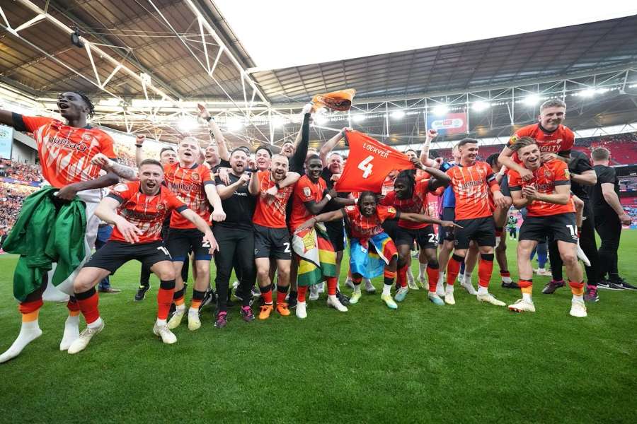 Campeões do acesso em Wembley