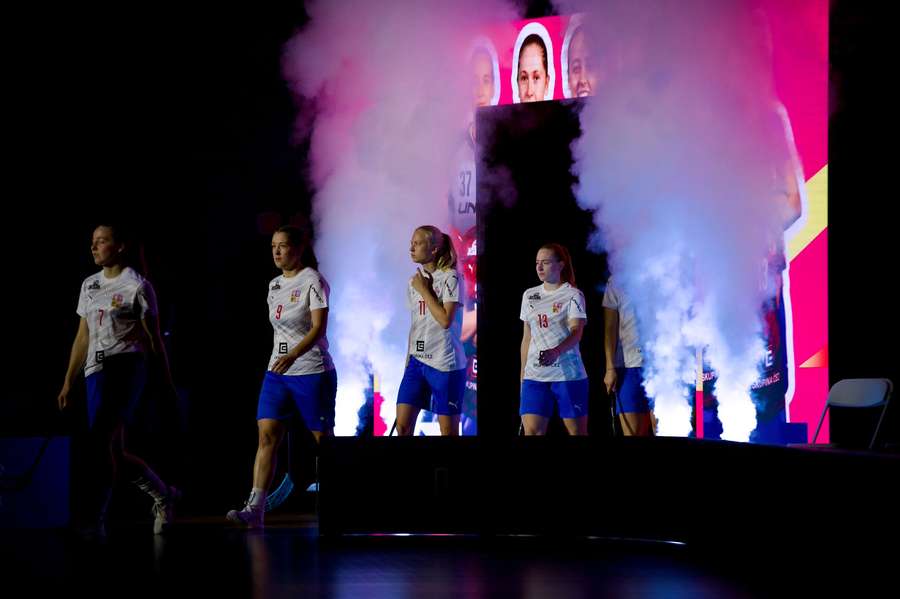 V sobotu začne domácí MS florbalistek. V sobotu začne domácí MS florbalistek.