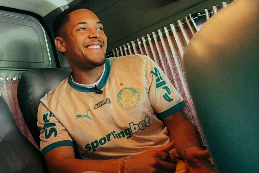 Vitor Roque é a contratação mais cara da história do Palmeiras e principal esperança no Mundial de Clubes
