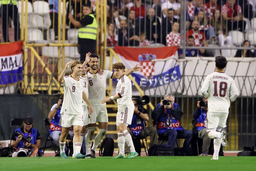 Jogadores de Espanha celebram o 1-2 na Croácia Jogadores de Espanha celebram o 1-2 na Croácia