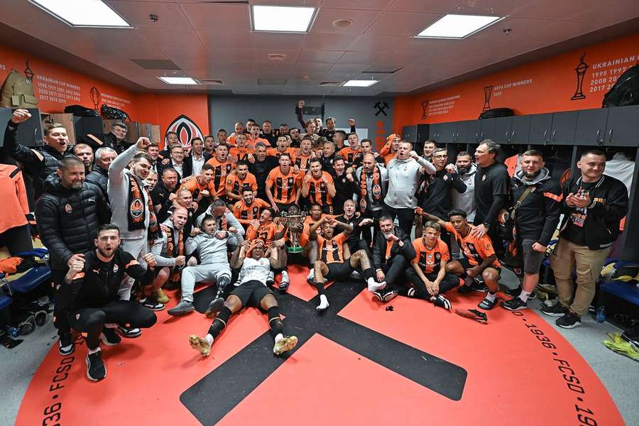 A festa dos jogadores do Shakhtar Donestk no balneário