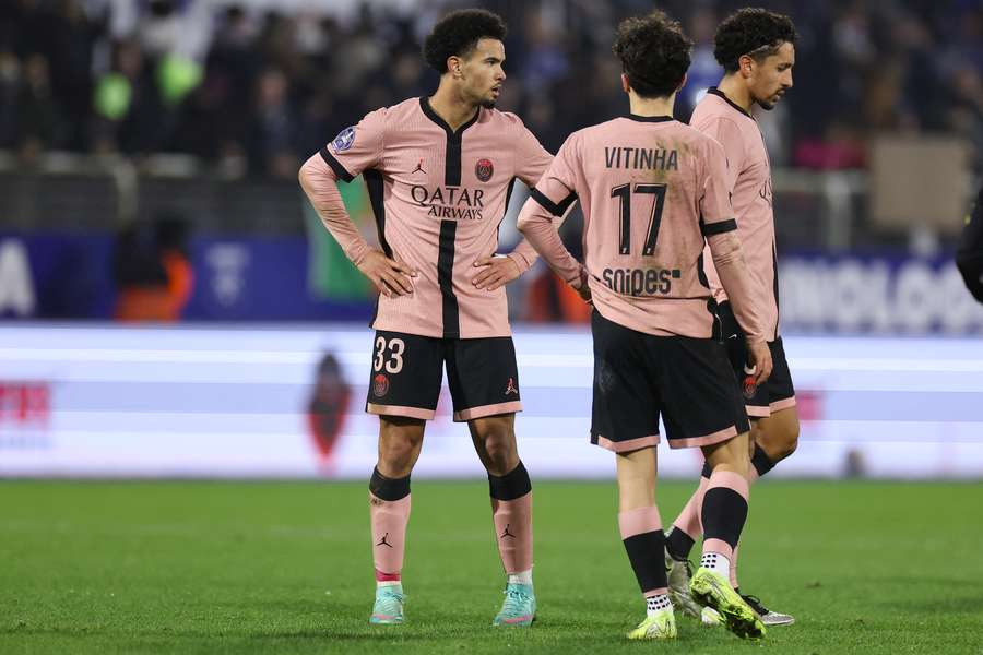 Os parisienses estão à beira do abismo.