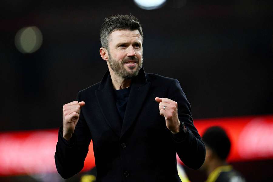 Man Utd and Newcastle miss out on midfield target as he prepares to sign for Paris FC