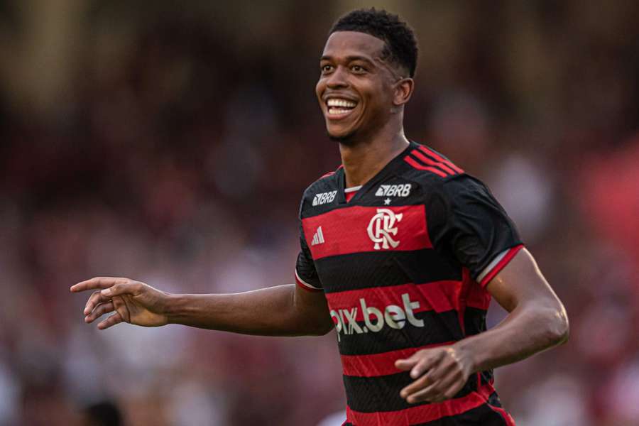Carlinhos está emprestado até o fim de 2026, quando encerra o vínculo com o Flamengo