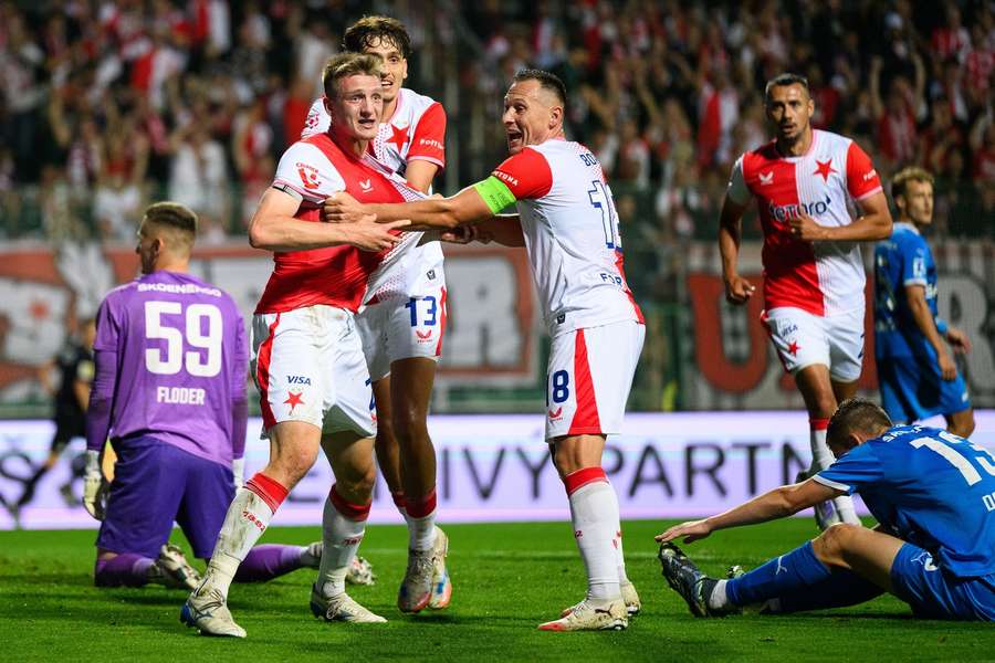 Štěpán Chaloupek a Jan Bořil se radují z gólu do sítě Mladé Boleslavi.